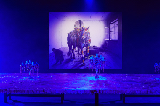 현대백화점이 서울 여의도 더현대서울 '알트원'에서 진행 중인 '비욘더로드' 전시 사진. <현대백화점 제공>